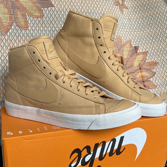 Nike Men’s BLAZER MID PREMIUM MF
VACHETTA TAN/ACHETTA TAN
DQ7572 200 sneakers••• - Picture 8 of 16
